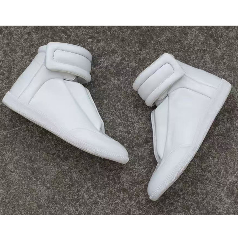 Women Futuristic Slip On High  - огляд і ціна Leather Sneaker Care Kit